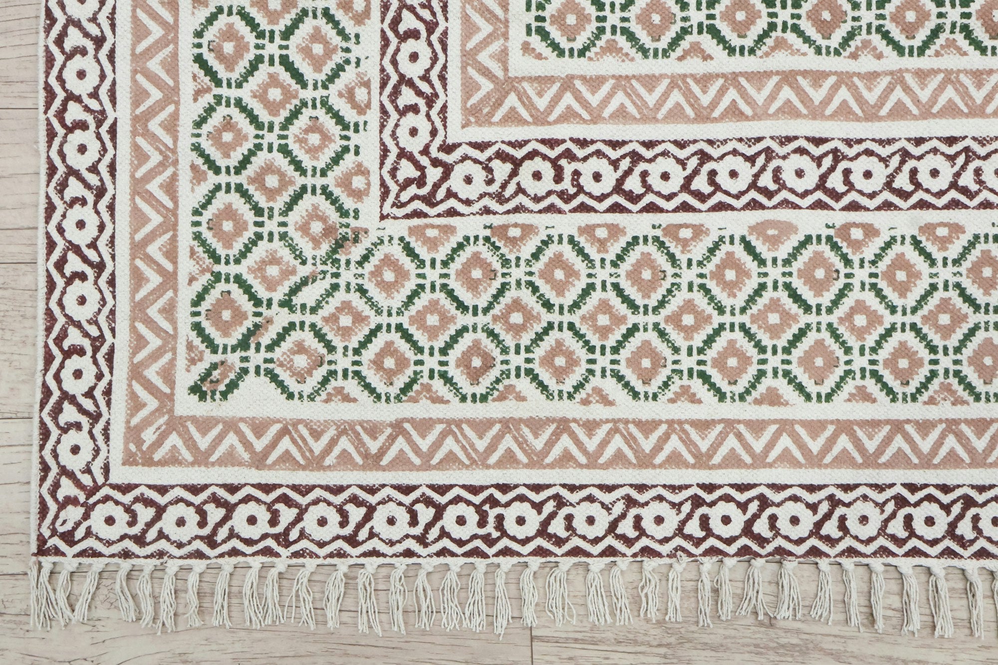 Traditional Persian Medallion Area Rug